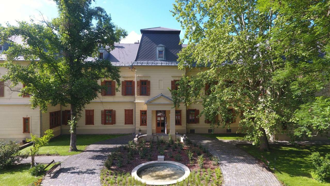 Fonix Wellness Resort Csitár Kültér fotó